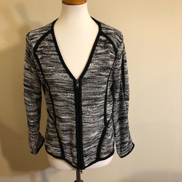 Curio New York Size Medium Classy Chic Sweater - Picture 2 of 10